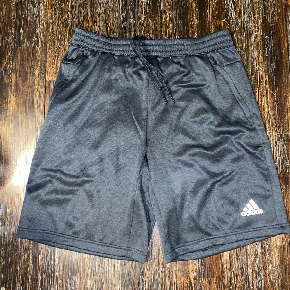 NWOT Men’s adidas basketball shorts